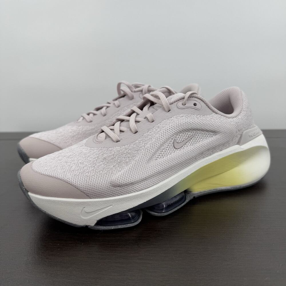 NIKE Versair Platinum Violet Womens 8.5 Gym Fitness Training Sneaker DZ3547-003